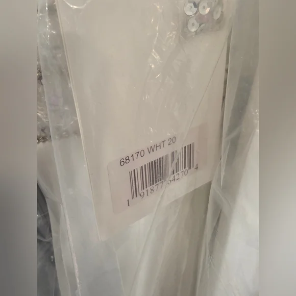 Mac Duggal White One-Shoulder Gown - Picture 5 of 6